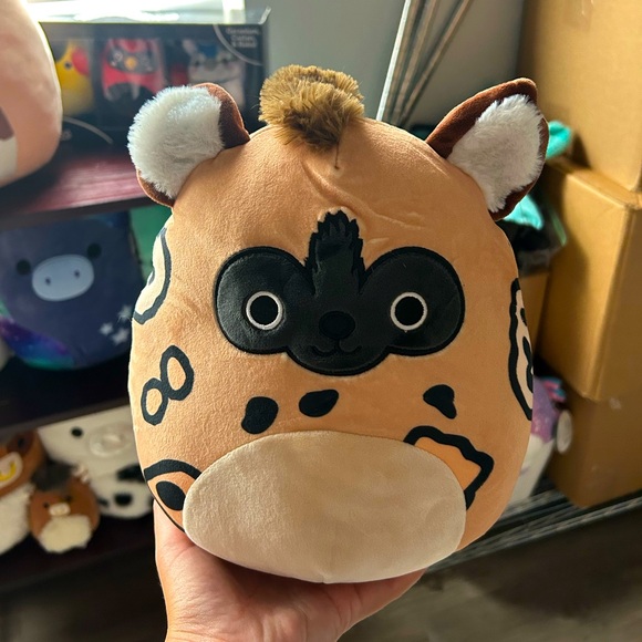 Squishmallows Accessories - Deeto the tan painted dog hyena squishmallow NWT 8in